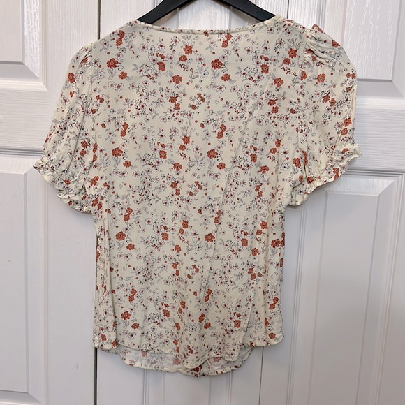 Elodie short sleeve button down shirt. Super cute for Valentines or Spring! - Picture 3 of 3